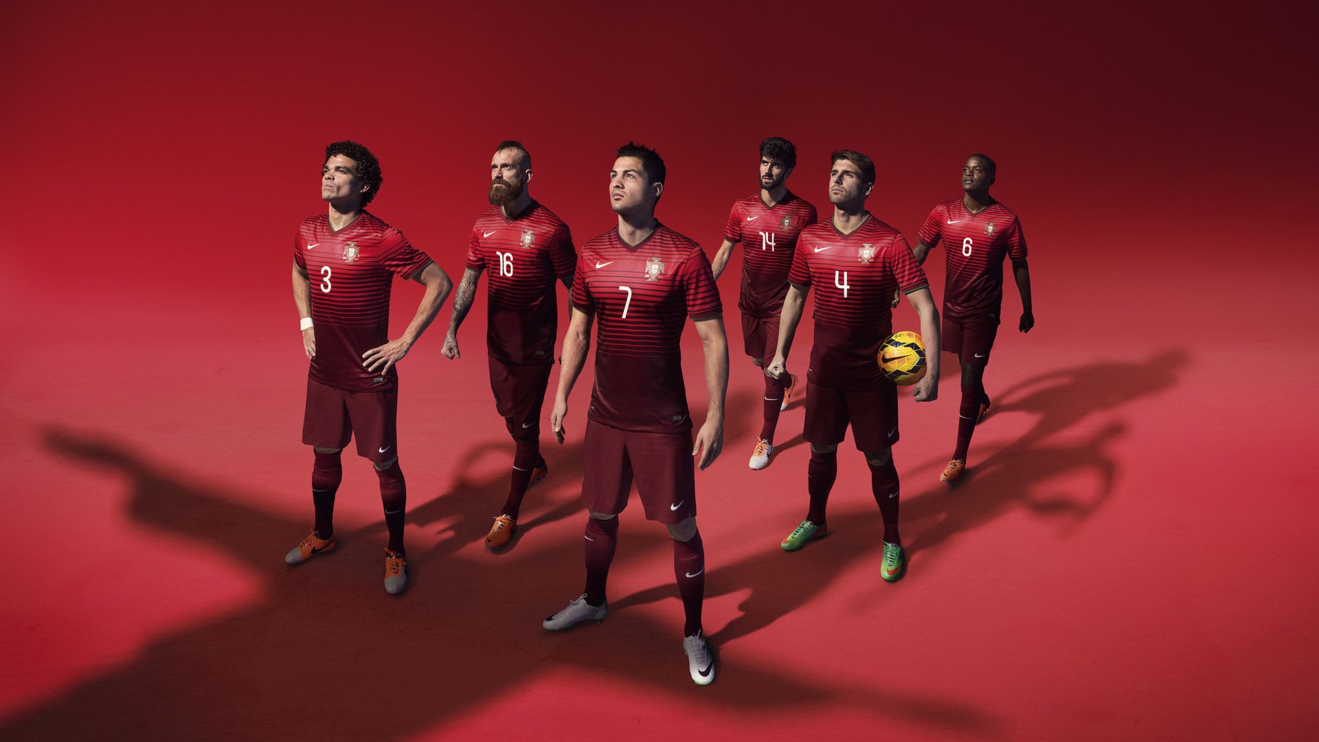 比赛中，蒂伊展现出“全能战士”的风采，攻防两端表现都是精品！